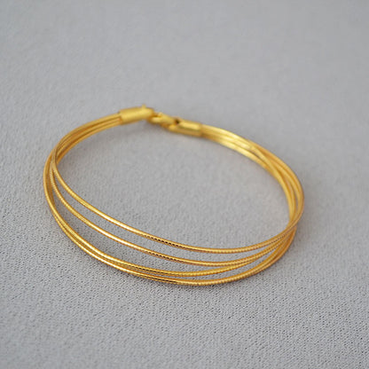 Romantic Gold Bracelet for Special Moments