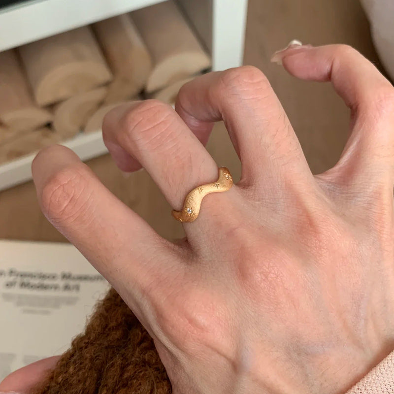 Classic Gold Ring with Timeless Appeal