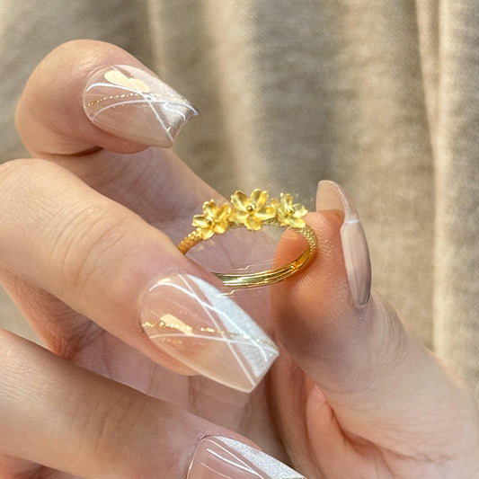 Classic Gold Ring with Timeless Appeal