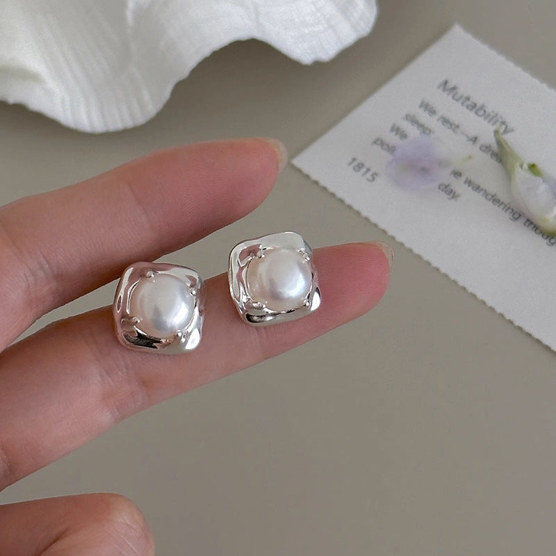 Romantic Pearl Earring for Special Moments
