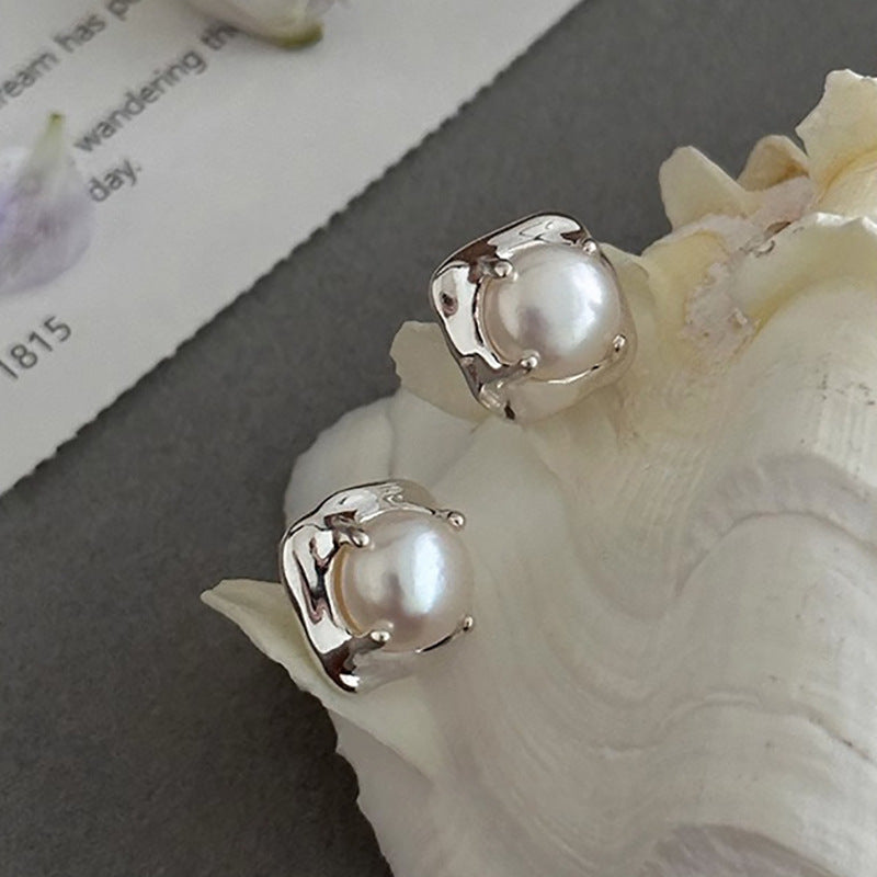 Romantic Pearl Earring for Special Moments