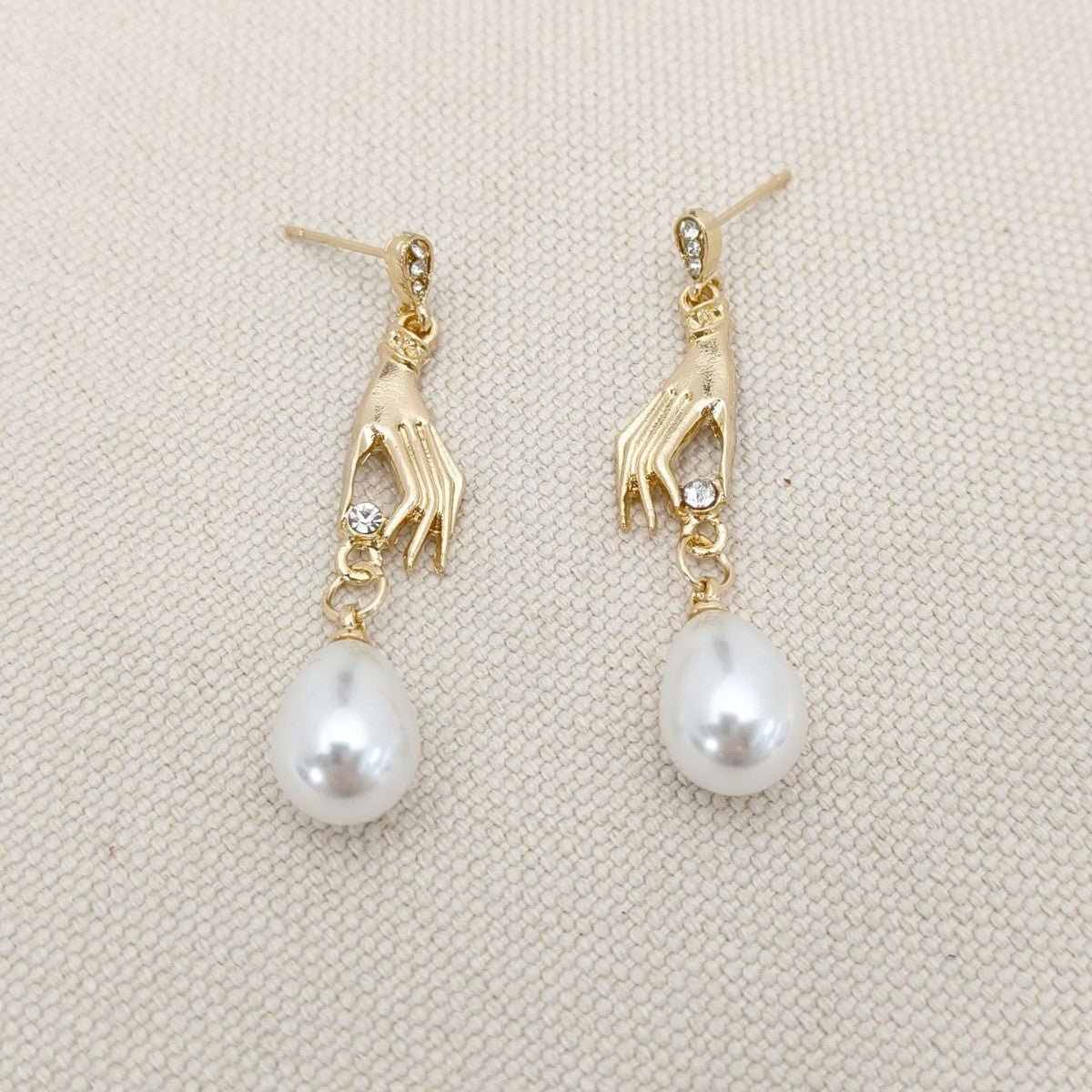 Classic Pearl Earring with Timeless Appeal