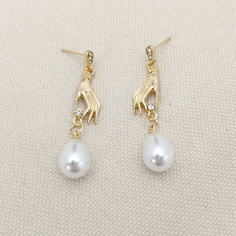 Classic Pearl Earring with Timeless Appeal