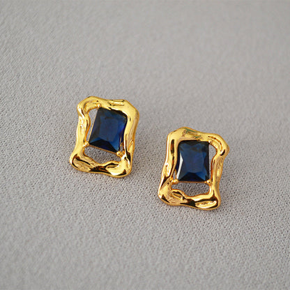 Beautiful Gold Earring with Unique Style