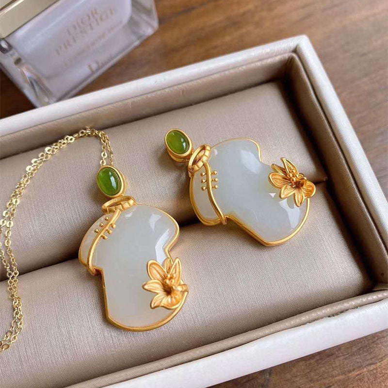 Beautiful Gold Necklace with Unique Style