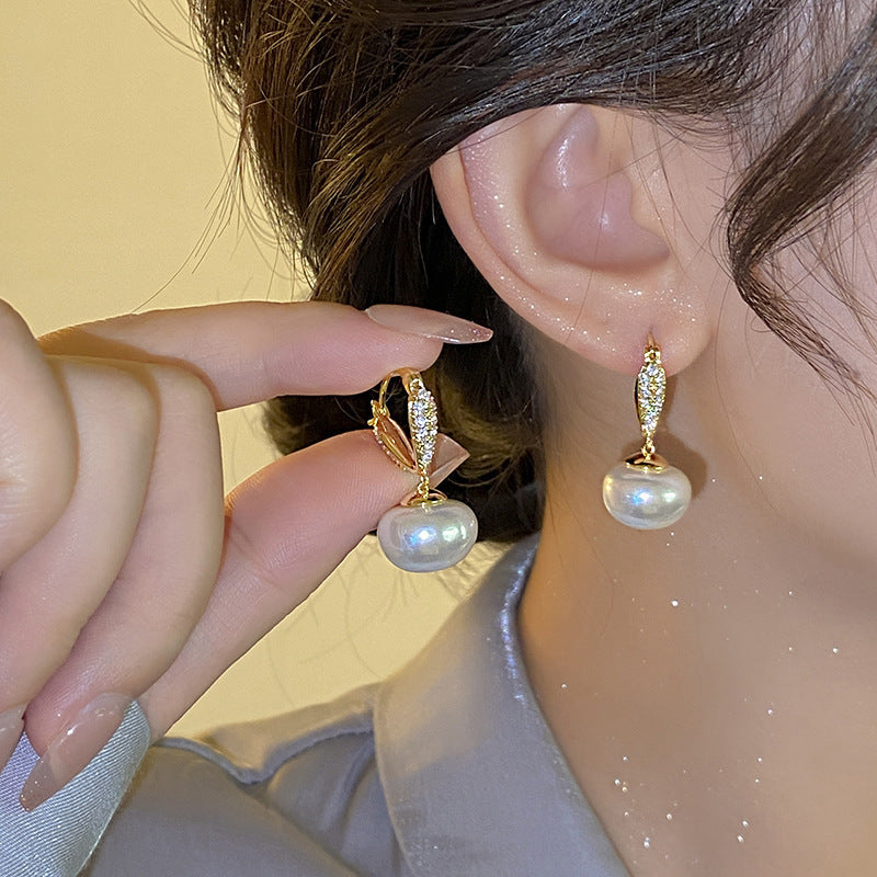 Classic Pearl Earring with Timeless Appeal