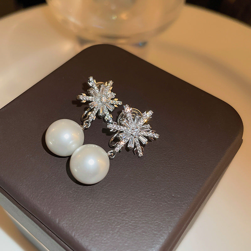 Beautiful Pearl Earring with Unique Style