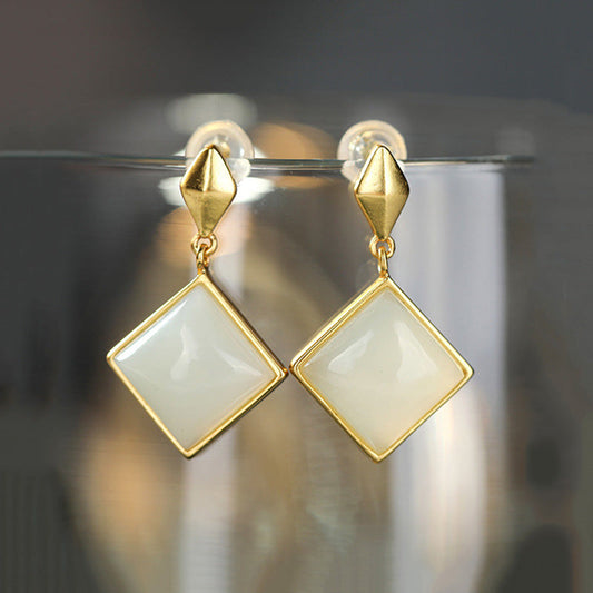 Classic Gold Earring with Timeless Appeal