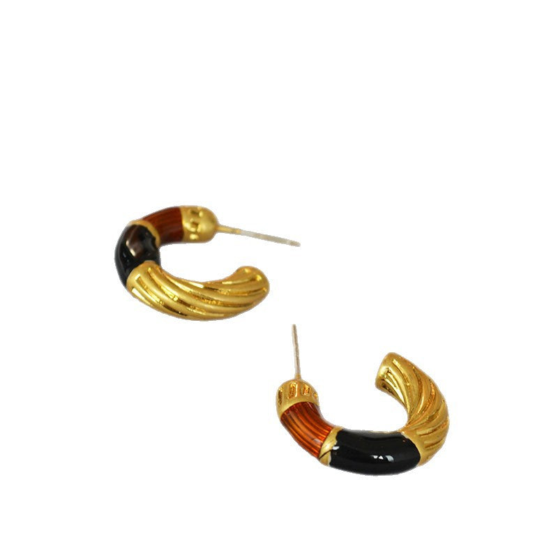 Romantic Gold Earring for Special Moments