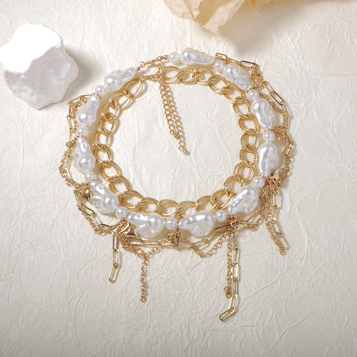 Beautiful Pearl Necklace with Unique Style