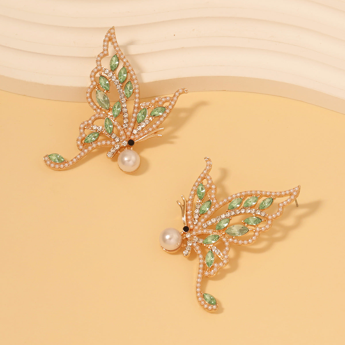 Beautiful Pearl Earring with Unique Style