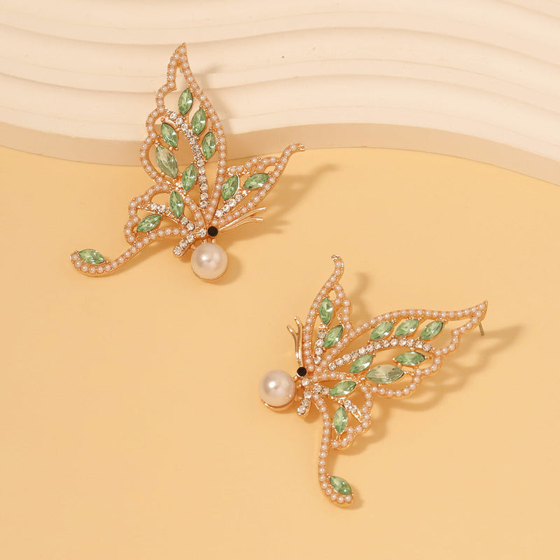 Beautiful Pearl Earring with Unique Style
