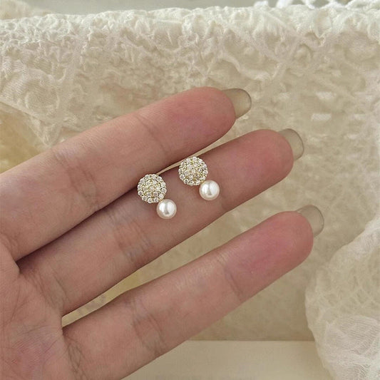 Classic Pearl Earring with Timeless Appeal