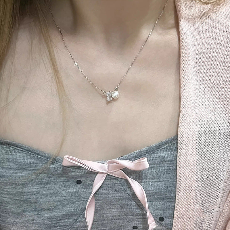 Beautiful Pearl Necklace with Unique Style