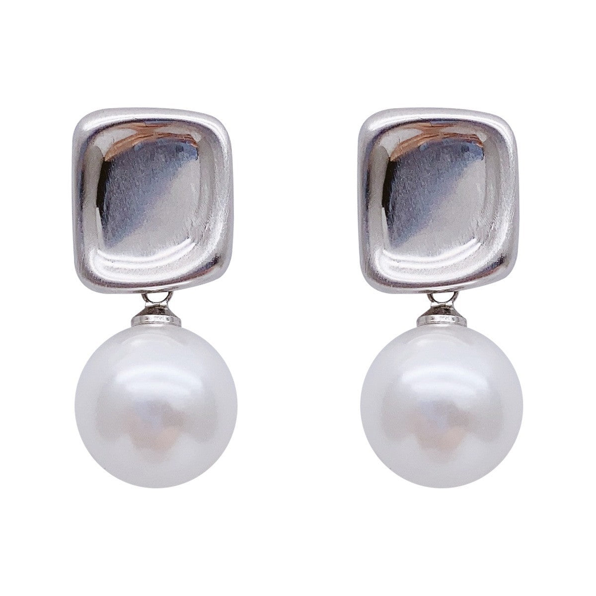 Charming Pearl Earring for Any Occasion