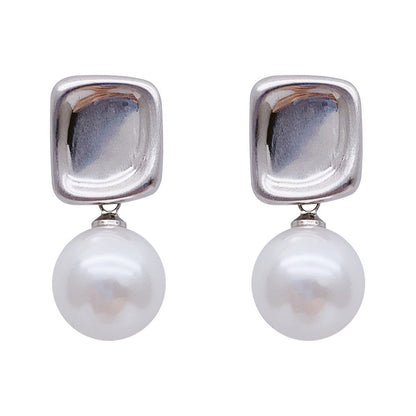 Charming Pearl Earring for Any Occasion