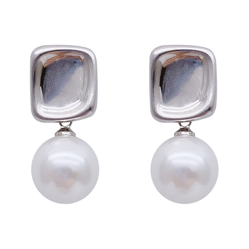 Charming Pearl Earring for Any Occasion
