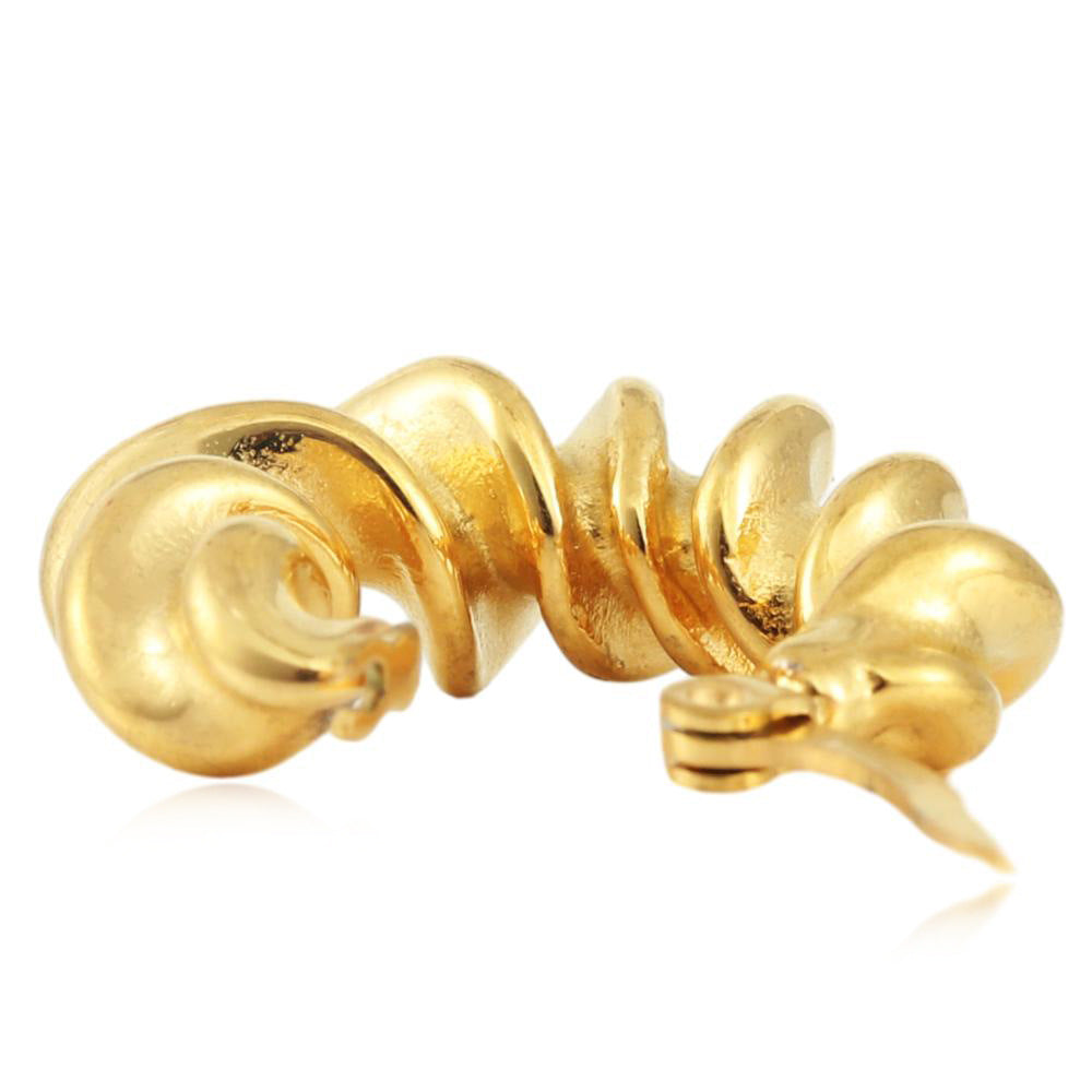 Charming Gold Earring for Any Occasion
