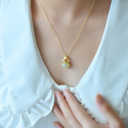 Romantic Silver Necklace for Special Moments