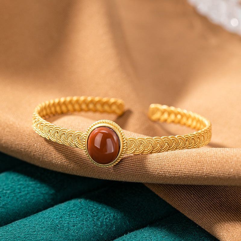 Charming Gold Bracelet for Any Occasion