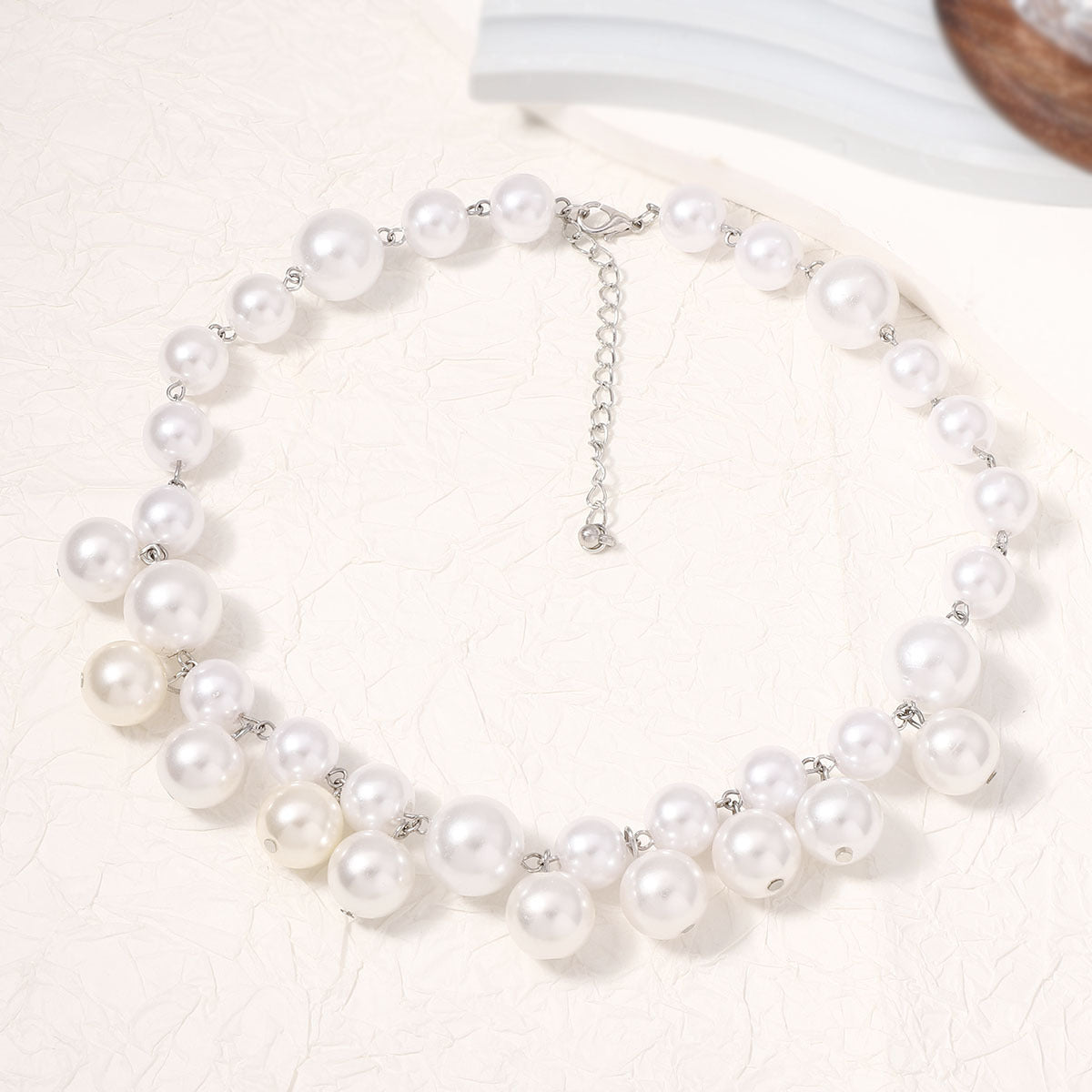 Beautiful Pearl Necklace with Unique Style