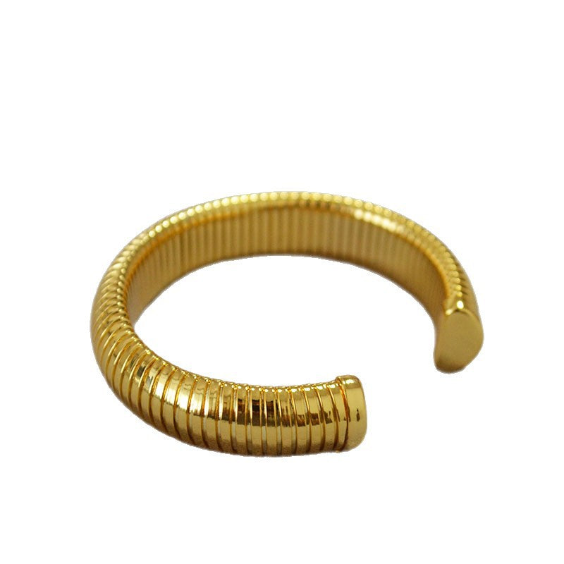 Classic Gold Bracelet with Timeless Appeal