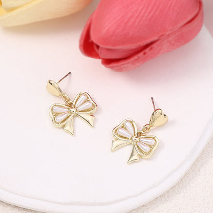 Classic Pearl Earring with Timeless Appeal