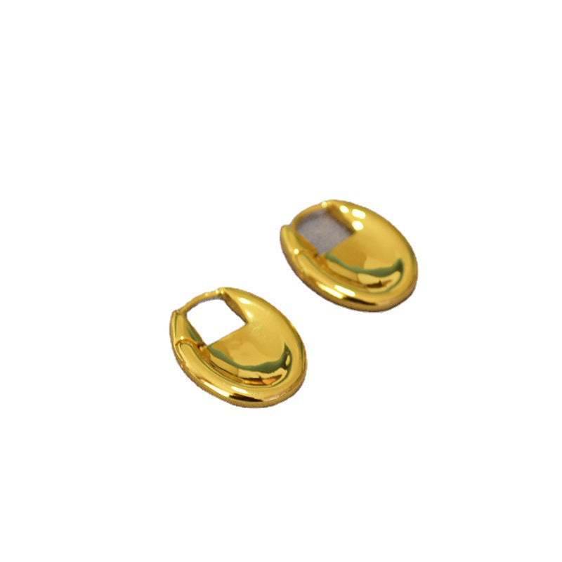 Classic Gold Earring with Timeless Appeal