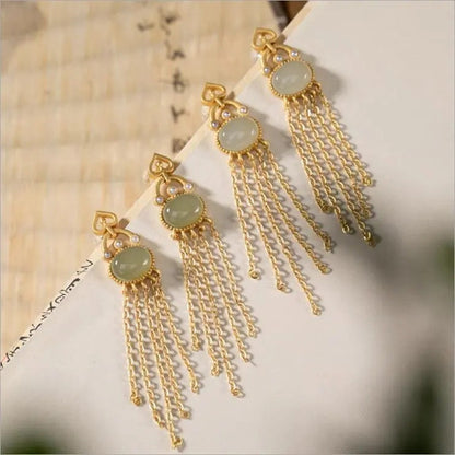Romantic Gold Earring for Special Moments