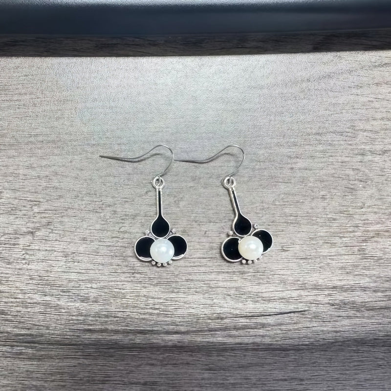 Classic Pearl Earring with Timeless Appeal