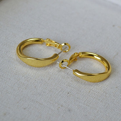 Charming Silver Earring for Any Occasion