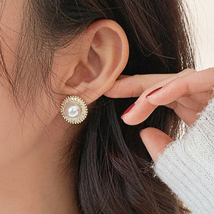 Classic Pearl Earring with Timeless Appeal