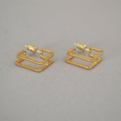 Classic Gold Earring with Timeless Appeal