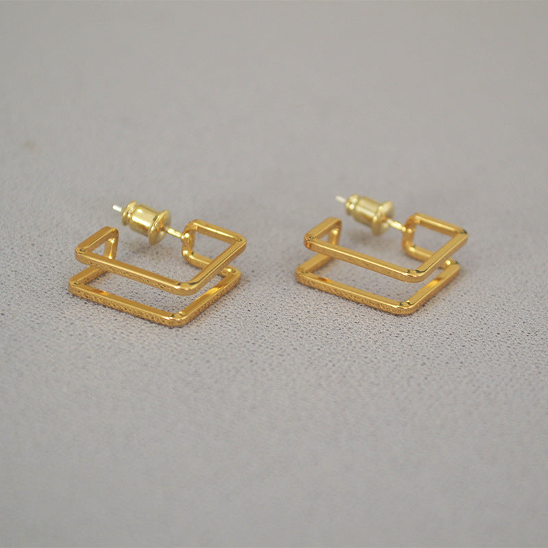 Classic Gold Earring with Timeless Appeal