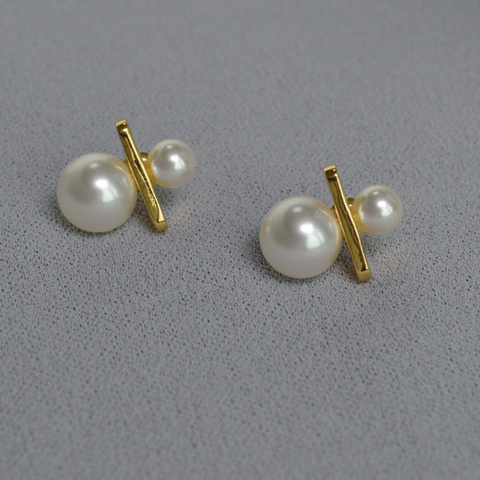 Charming Gold Earring for Any Occasion