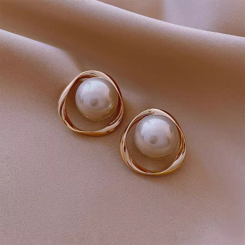 Romantic Pearl Earring for Special Moments