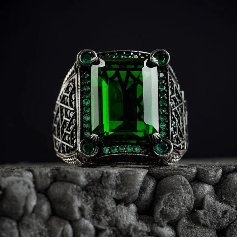 Classic Silver Ring with Timeless Appeal
