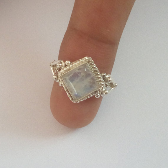 Charming Silver Ring for Any Occasion