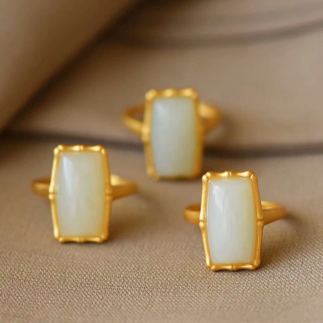 Classic Gold Ring with Timeless Appeal