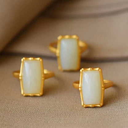 Classic Gold Ring with Timeless Appeal