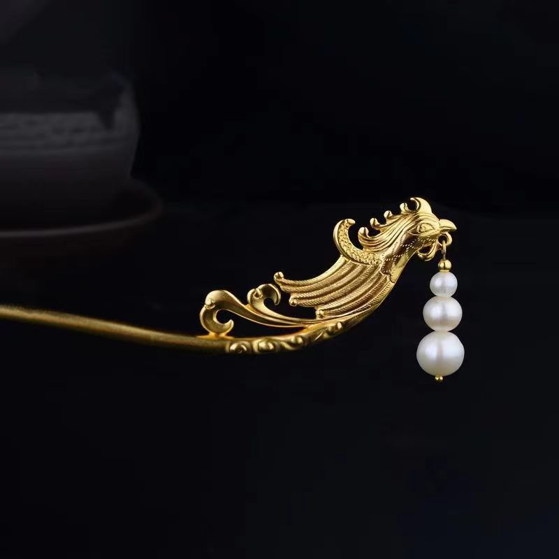 Romantic Gold Pendant for Special Moments