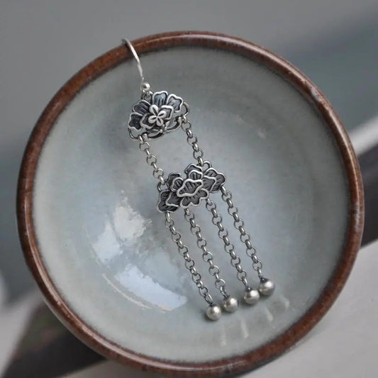 Classic Gold Earring with Timeless Appeal