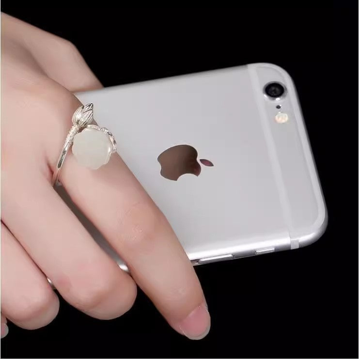 Classic Silver Ring with Timeless Appeal