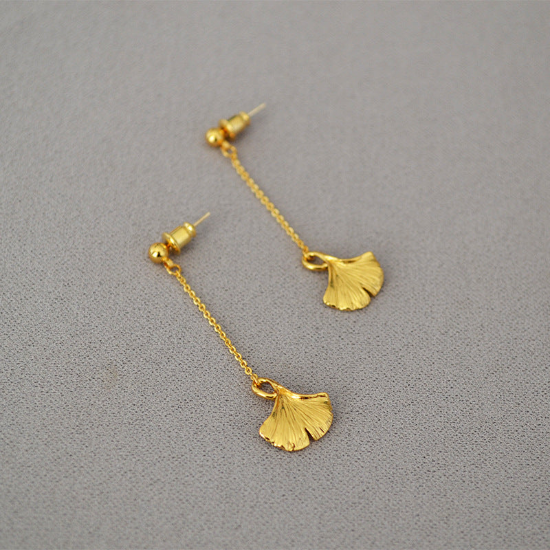 Romantic Gold Earring for Special Moments
