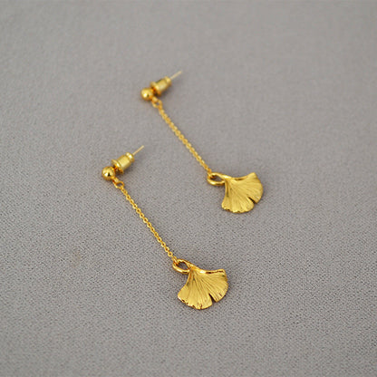 Romantic Gold Earring for Special Moments