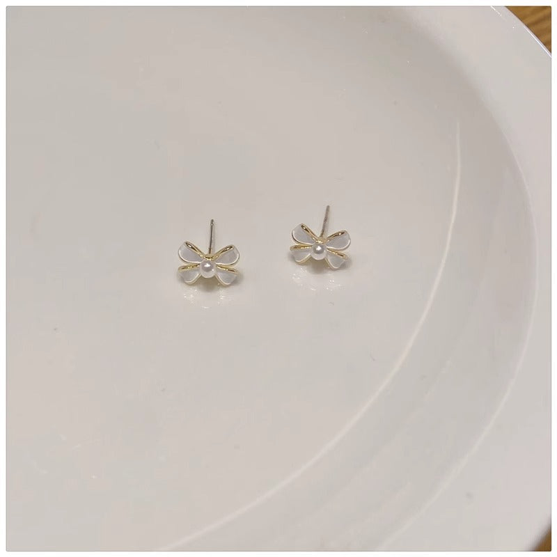 Charming Pearl Earring for Any Occasion