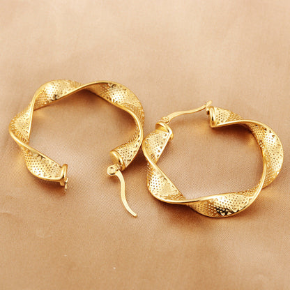 Classic Gold Earring with Timeless Appeal