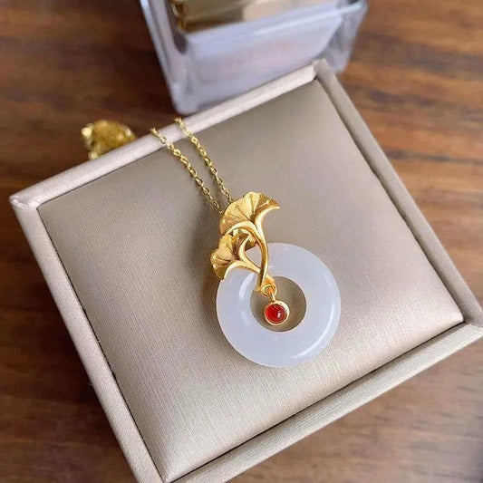 Charming Silver Necklace for Any Occasion