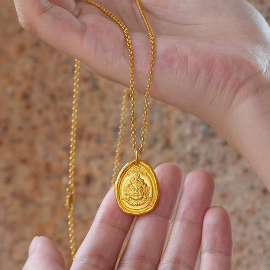 Charming Piece for Any Occasion