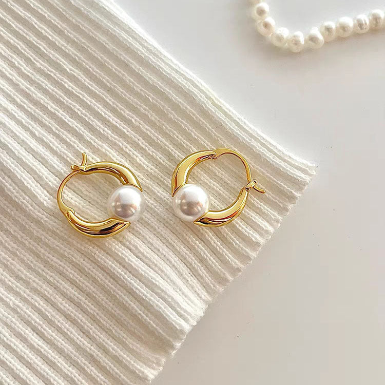 Romantic Pearl Earring for Special Moments